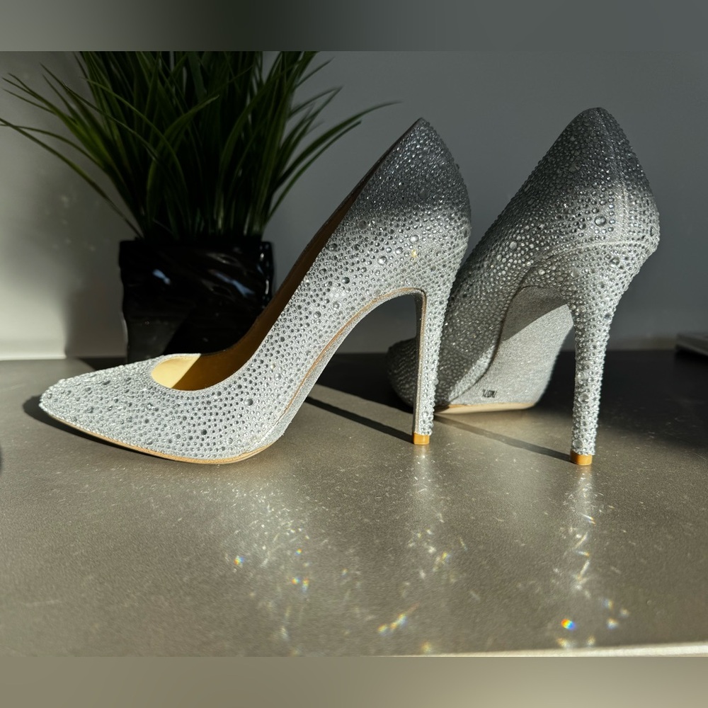 Jessica Simpson Women's Pembe Embellished Classic Pump 7, Silver